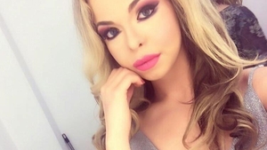 BARBIE DE ROMÂNIA a „sărbătorit“ într-un mod unic faptul că a picat BAC-ul. Iată ce cadou şi-a făcut tânăra