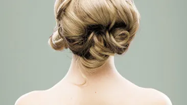 Soarele, dusmanul parului! Trucuri pentru a ne proteja de ultraviolete si sfaturi pentru coafuri de vara