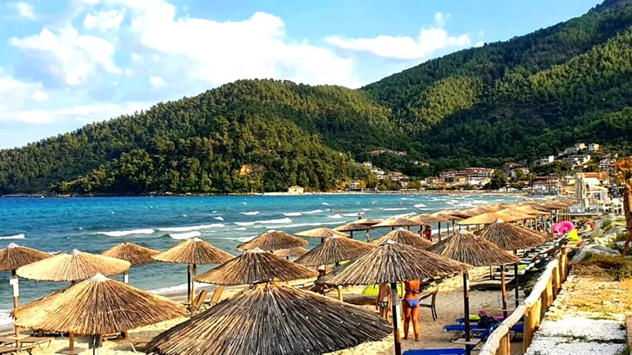 E jale pentru turiștii români în Grecia. Cum sunt jecmăniți oamenii care merg pe celebrele plaje elene