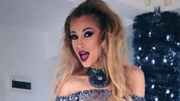 Foto de senzatie! Lora, pozata goala in pat. Barbatii sunt in extaz