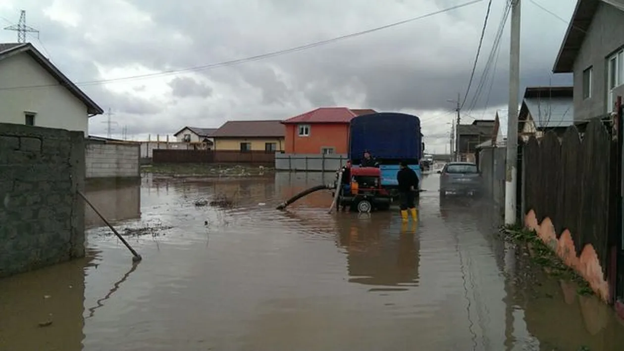 Situatie incredibila in Pantelimon! Apa a ajuns pana la genunchi!