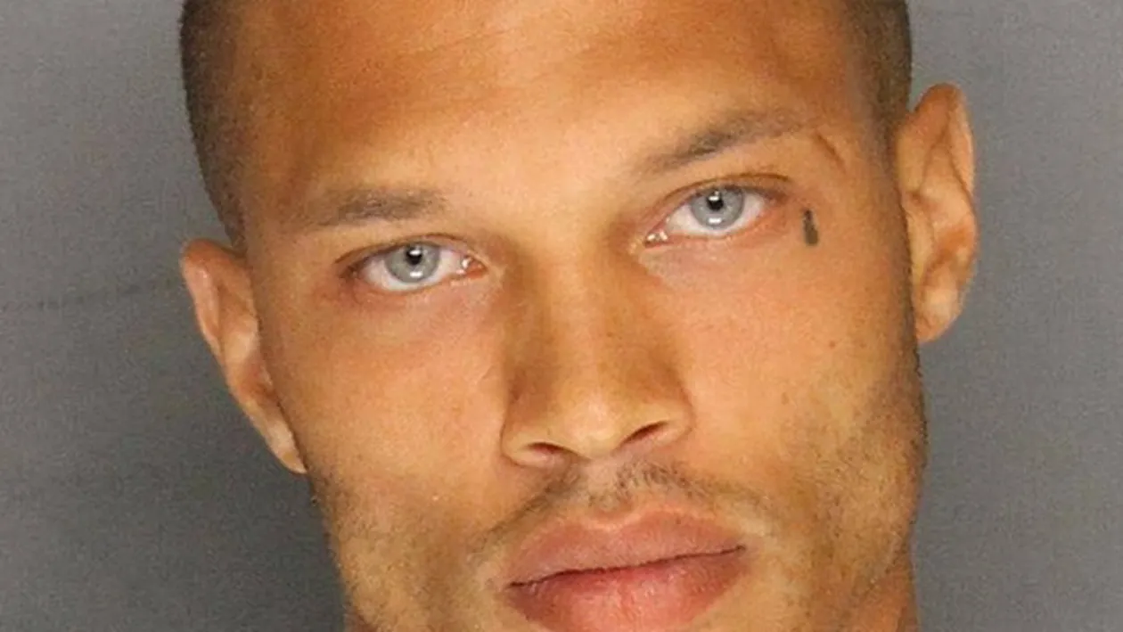 El este prizonierul TOP-MODEL! Toate femeile sunt innebunite dupa el: Dumnezeule, e asa de frumos ca iti vine sa-l mananci!