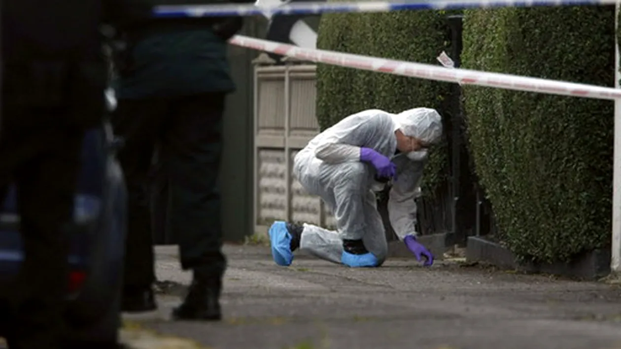 I-au obligat sa bea alcool si sa inghita diazepam, apoi i-au ingropat de vii