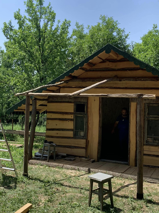Cum arată casa în care locuiește Mihaela Bilic, din inima pădurii: “Nu am curent electric, nici apă”