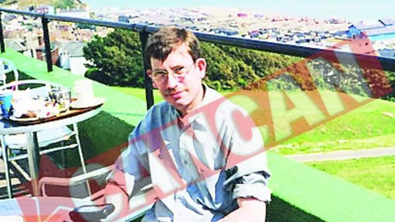 Se electrocuteaza cand face dus