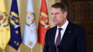 Este LEGE. Revine coroana pe Stema României! Cum va arăta steagul patriei!
