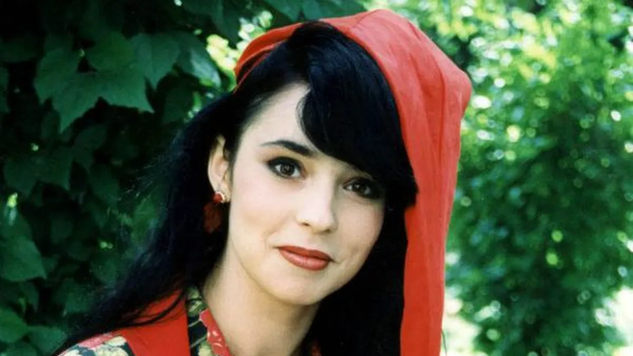 Andreea Marin avea doar 18 ani când a intrat în televiziune. Cum arăta ”Zâna” atunci