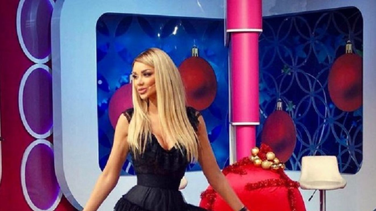 VIDEO / Bianca Drăguşanu, schimbare de look înainte de Crăciun! NU doar că şi-a tuns părul: "Maestrul trebuie să facă acea culoare magică"