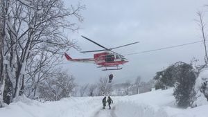 Trei români, în hotelul din Italia lovit de avalanşă