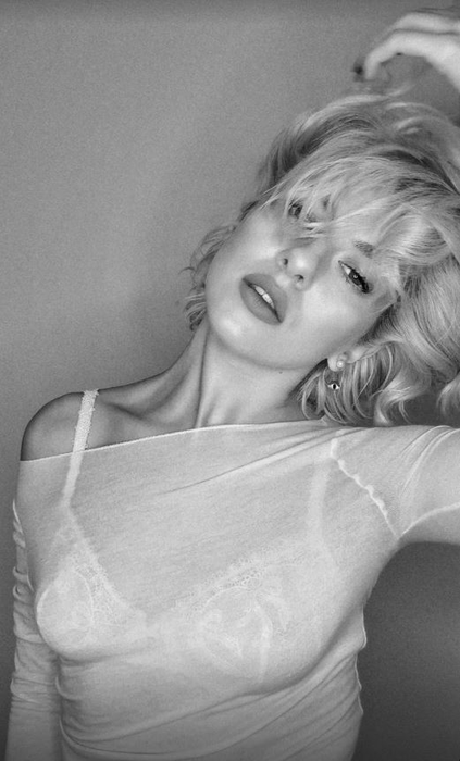 Lidia Buble, fotografiată într-o ipostază rară. Imaginile noi cu artista în lenjerie intimă sexy i-au înnebunit pe bărbați
