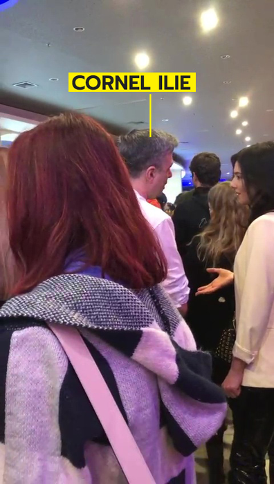 Încă de la sosirea în centrul comercial, cei doi au stat doar unul lângă celălalt / (Sursa: CANCAN.RO)