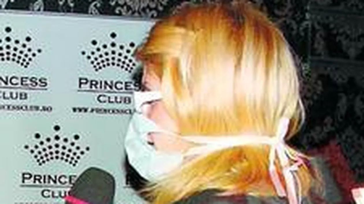 Si-a pus masca antiporcina in club!