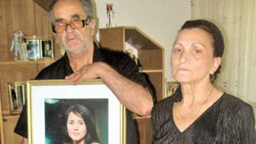 Parintii Madalinei Manole isi pot vedea nepotul doar doua weekenduri pe luna!