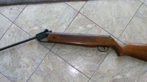 S-a saturat de viata! Un barbat s-a impuscat in ureche cu o arma de vanatoare!