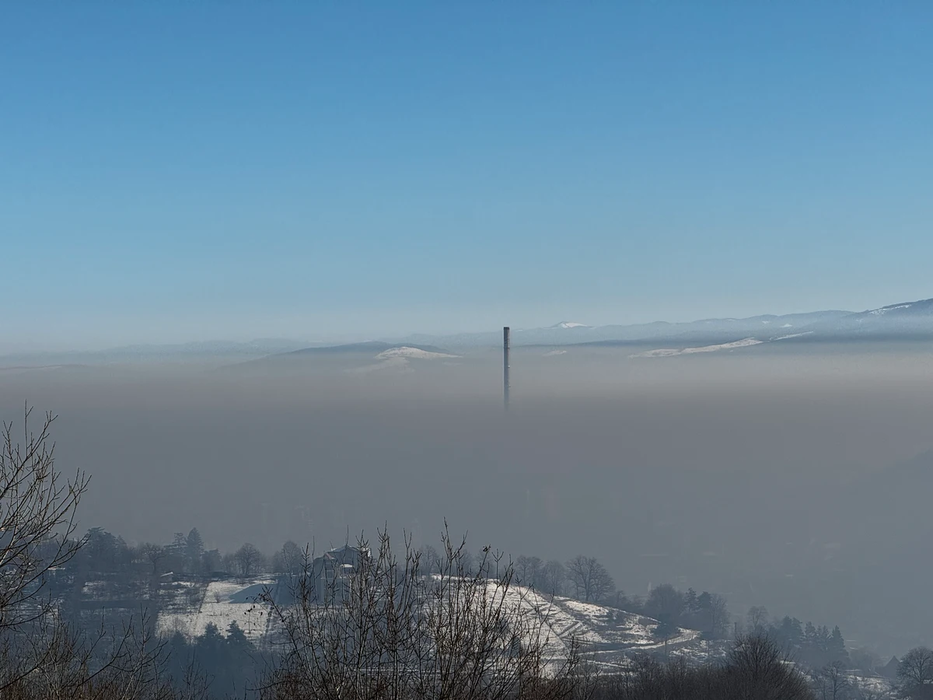Orașul din România intoxicat cu smog. Imagini apocaliptice surprinse într-una dintre cele mai vizitate localități din țară