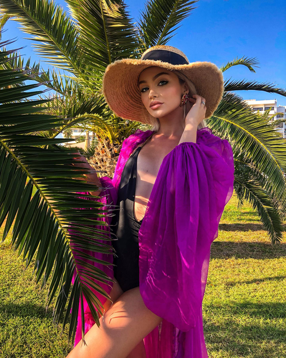 Bianca de la „Bravo ai stil” a fost cerută în căsătorie, după ce acuzat-o pe Alexandra Stan că i-a furat iubitul. Cum a reacţionat blondina