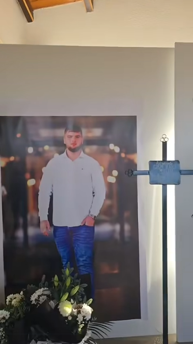 Primele imagini de la înmormântarea lui Vlăduț din Satu Mare! Durere fără margini