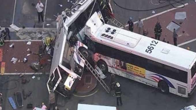 Cod ROŞU de interventie! Două autobuze s-au ciocnit în Argeş