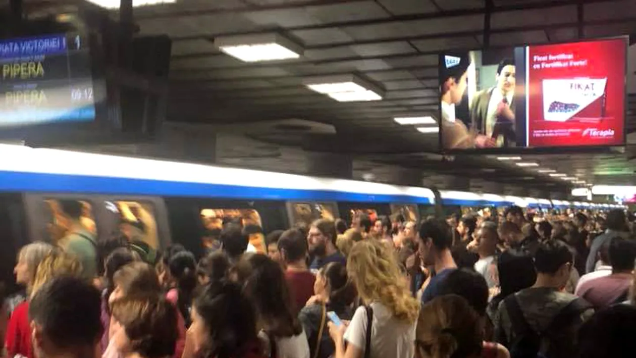 Panică la metroul din București! Două femei au chemat ambulanța la stația Piața Romană