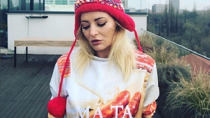 Delia, la cuţite cu fanii, care s-au luat de colecţia ei vestimentară: "Faceţi parte din categoria mâncătorilor de c@#$t"