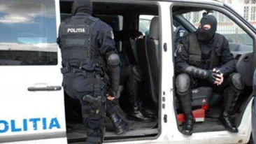 Peste 20 de persoane suspectate de înşelăciuni imobiliare, audiate în urma unor percheziţii!