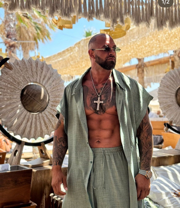 Alex Bodi a ”fugit” în Marbella să-l vadă pe 50 Cent! Rapperul a susținut un concert în România, dar musculosul n-a stat cu oamenii de rând. VIDEO