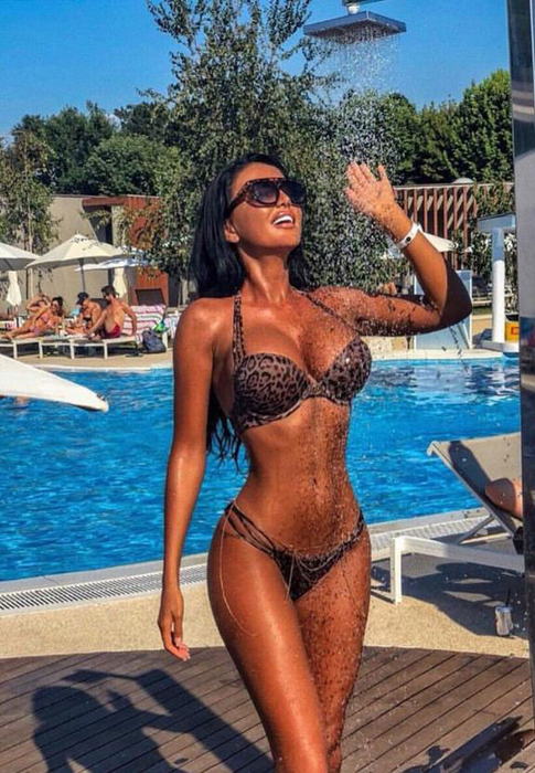 Raluca, sosia Danielei Crudu, noua iubită a lui Victor Slav