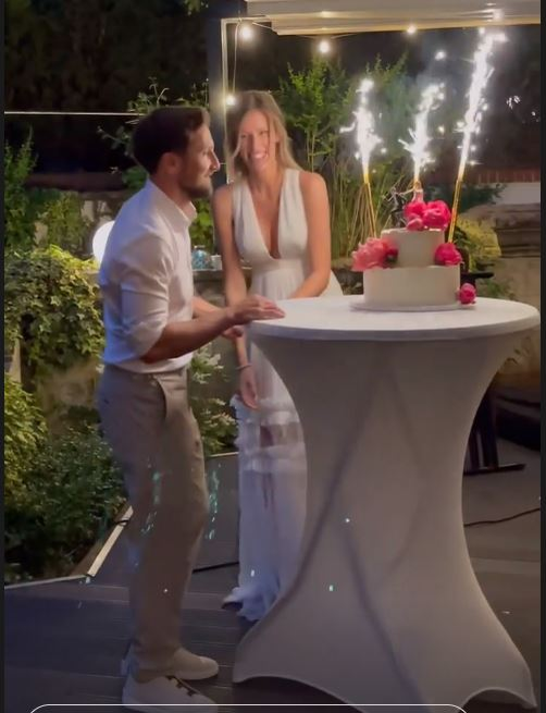 Ce ținută sexy a purtat iubita lui Răzvan Simion la cununia Gabrielei Prisăcariu cu Dani Oțil! Alintul folosit de prezentator pentru Daliana Răducan | FOTO
