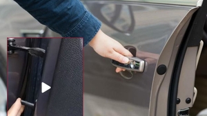 Butonul secret din interiorul uşilor maşinilor. Nu toate autoturismele îl au. La ce se foloseşte, de fapt