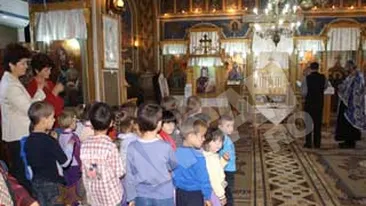 Un preot din Gorj, specializat pe slujbe pentru ploaie