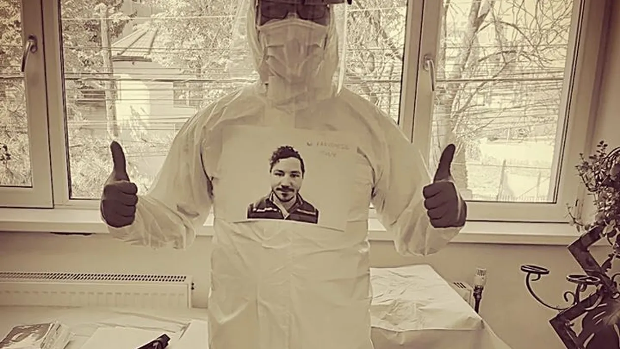 Gestul unui medic din Timișoara! Și-a lipit fotografia pe combinezonul de protecție, pentru ca pacienții să îi poată vedea chipul