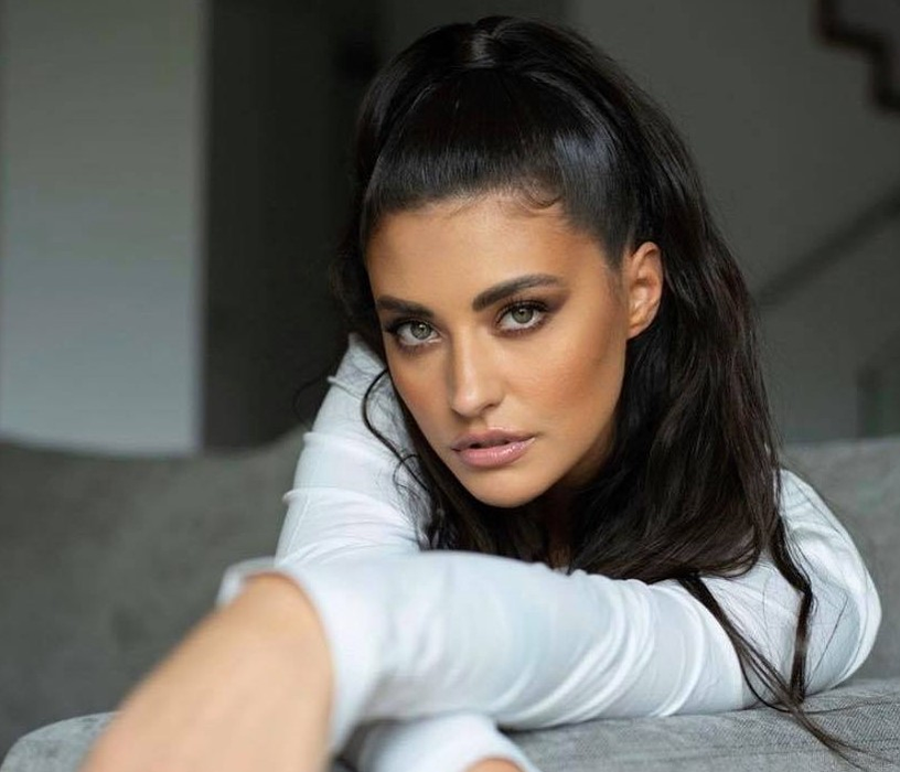 Surpriză! Ce vârstă fragedă avea Antonia când și-a pierdut inocența și cine a făcut-o femeie, de fapt. Nu e Vincenzo!