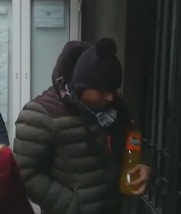 Unul dintre suspecți intră la audieri