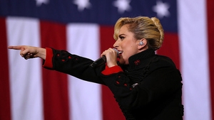 Lady Gaga şochează din nou! Cum a apărut îmbrăcată la un miting electoral