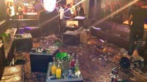 Momente de panică într-un club din Capitală! Un bărbat a scos sabia şi...
