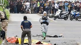 VIDEO ŞOCANT! Secţie de poliţie, atacată cu bombe! 3 morţi, 14 răniţi!
