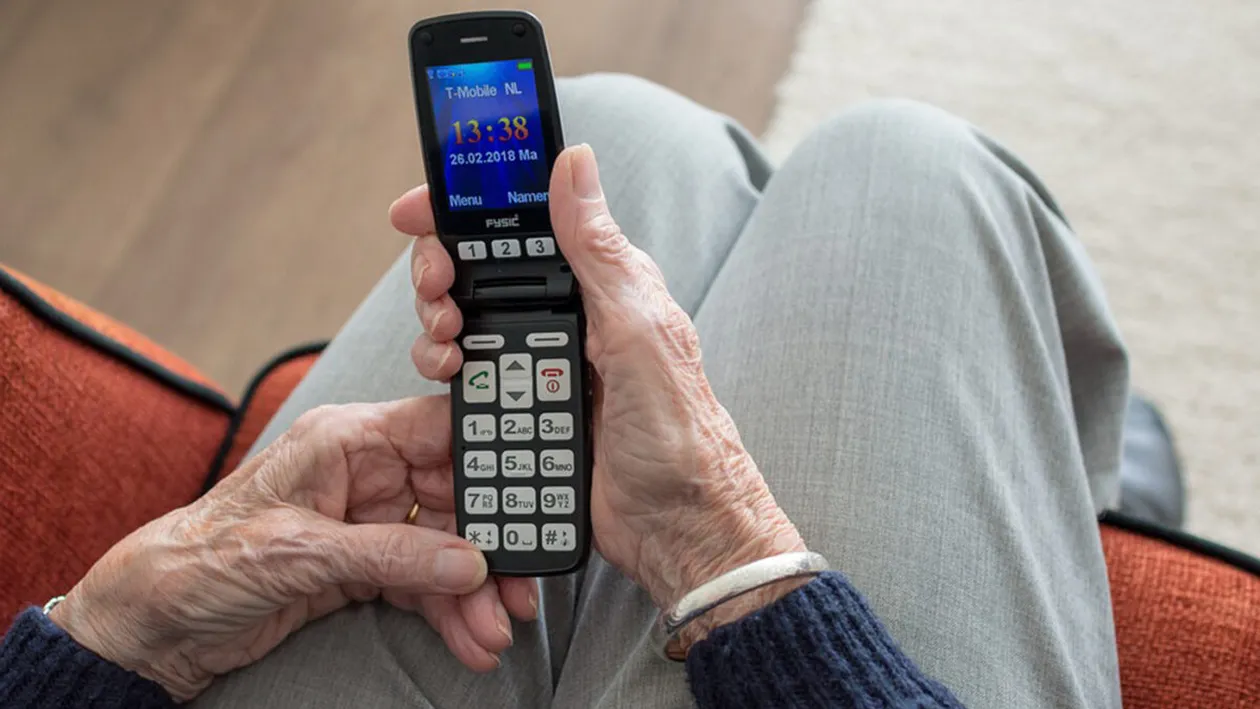 Ce a pățit o pensionară din Iași, după ce a fost anunțată telefonic că a câștigat 200 de lei la o tombolă