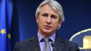 Ministrul de Finante, “fara bon” la semafor! Sa speram ca macar respecta Codul Fiscal, ca cel Rutier nu exista pentru el!