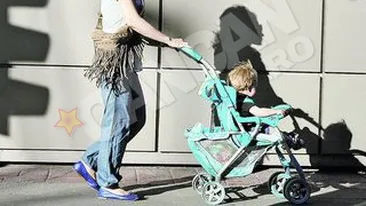 Adriana Nicolae, mama presupusei fiice a lui Stefan Banica Jr., are probleme cu banii! A primit un carucior pentru copil de la Oana Sarbu