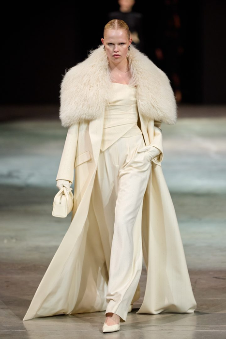 (P) Nissa lansează „Beneath the blink”, o colecție emblematică de podium pentru sezonul toamnă/iarnă 2025