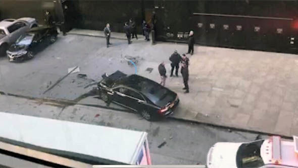 Panică la New York : o maşină neagră a lovit pietonii de pe trotuar. Până acum sunt şase victime!