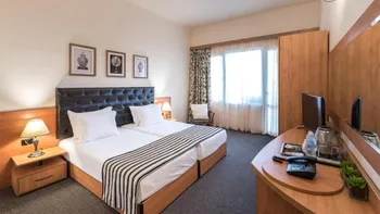 Convins de imaginile de pe Booking, un român a rezervat un sejur într-un hotel de 3 stele de pe litoralul bulgăresc. Când a ajuns la cazare și a deschis ușa, să leșine. Cum arăta camera, de fapt