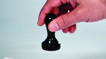 E musculos si femeile ii cad la picioare! Vezi cine este personajul cheie din campania electorala! Imagini INCREDIBILE!