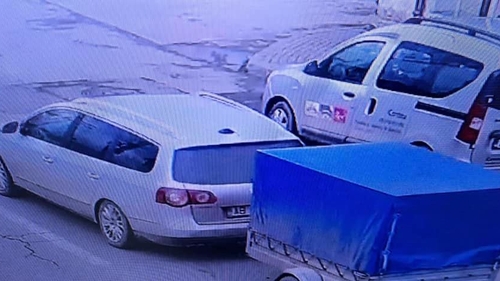 Intervenție de salvare neobișnuită a polițiștilor din Sebeș. Un porc evadat dintr-o remorcă, în trafic, a fost returnat stăpânului