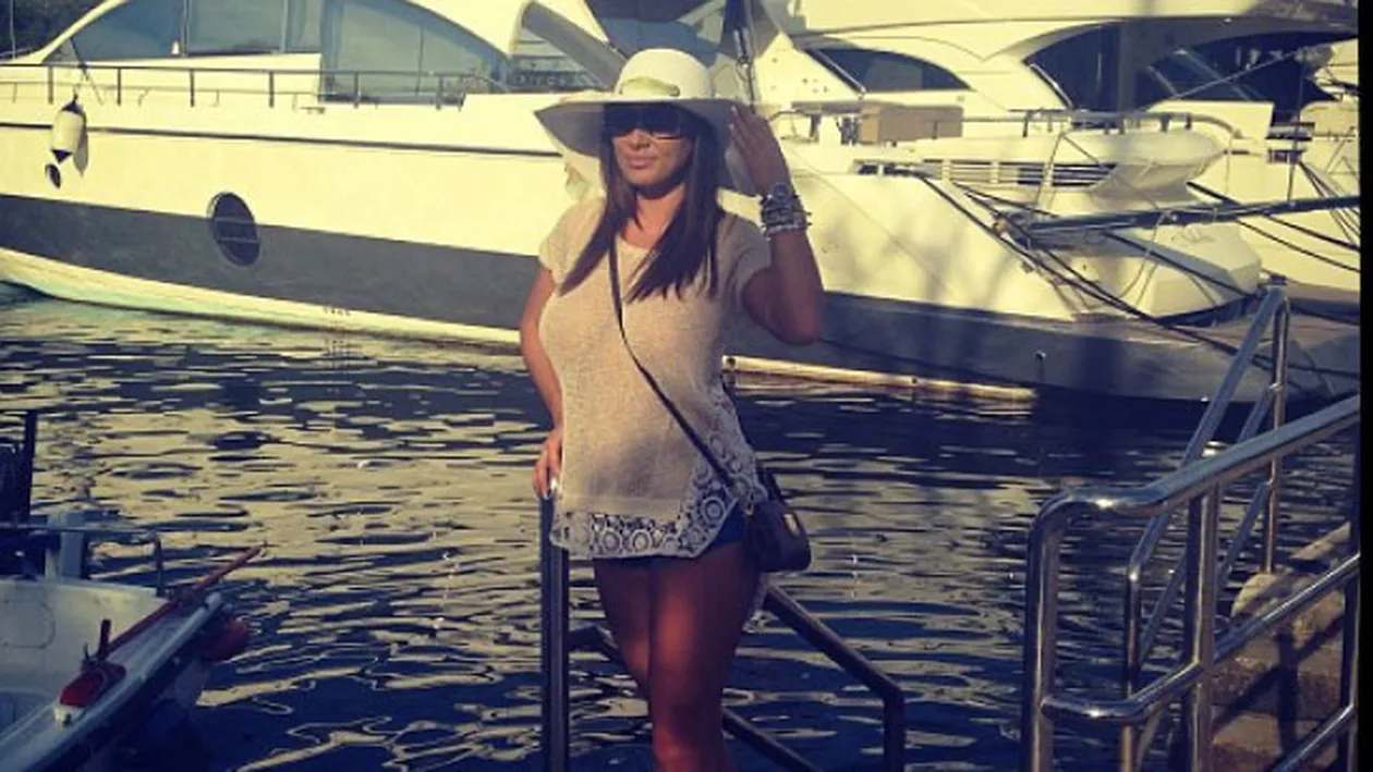 Roxana Vancea le-a facut cadou cititorilor Cancan.ro cele mai fierbinti fotografii cu ea! Vedeta incinge imaginatia masculilor