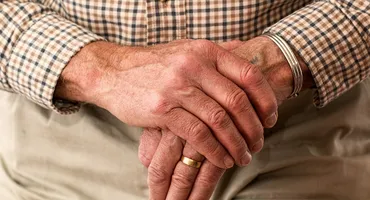 O nouă lovitură pentru pensionari! Ce se întâmplă cu majorările promise: rămân în aer
