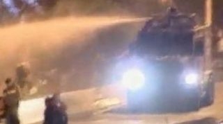 VIDEO Columbienii s-au batut cu politistii pentru a prinde un loc la concertul Metallica
