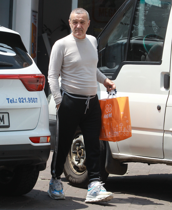 Gigi Becali, gest fabulos! Ce a făcut milionarul pentru o bătrână care-și crește singură nepotul abandonat de părinți. “Am început să plâng!”