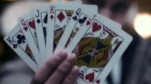 N-ai cum sa nu ramai prost!!! Cel mai tare truc din lume e chiar aici - O sa-l dai la toti prietenii pe Facebook dupa ce te uiti la imaginile astea! Cel mai tare magician din lume stie deja ce carte o sa alegi
