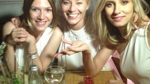 Imagini de la petrecerea burlacitelor a Danei Rogoz! Uite cum s-au distrat Adela Popescu si Laura Cosoi!